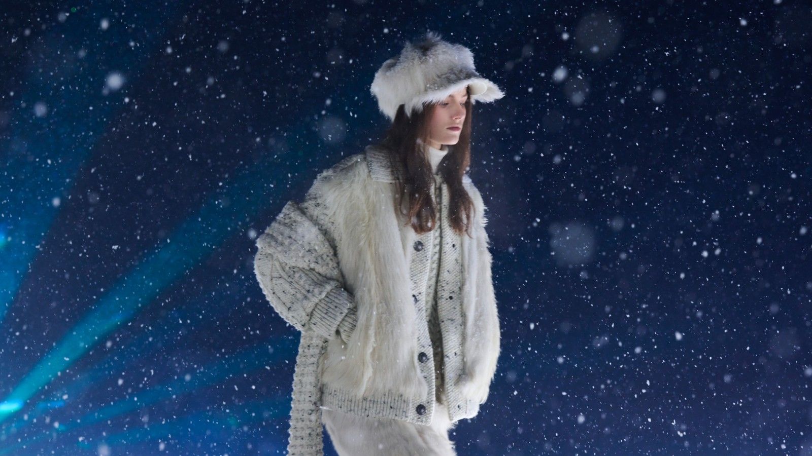 Per Moncler Grenoble, alta moda e alta quota sono la stessa cosa Lo show FW25 di Moncler Grenoble è stato forse il più faraonico mai imbastito dal brand | Image 559356