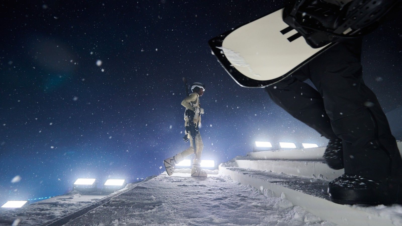 Per Moncler Grenoble, alta moda e alta quota sono la stessa cosa Lo show FW25 di Moncler Grenoble è stato forse il più faraonico mai imbastito dal brand | Image 559353