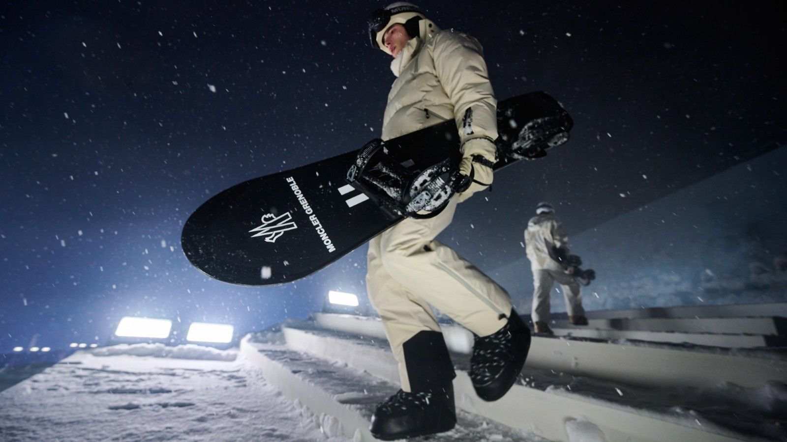 Per Moncler Grenoble, alta moda e alta quota sono la stessa cosa Lo show FW25 di Moncler Grenoble è stato forse il più faraonico mai imbastito dal brand | Image 559352