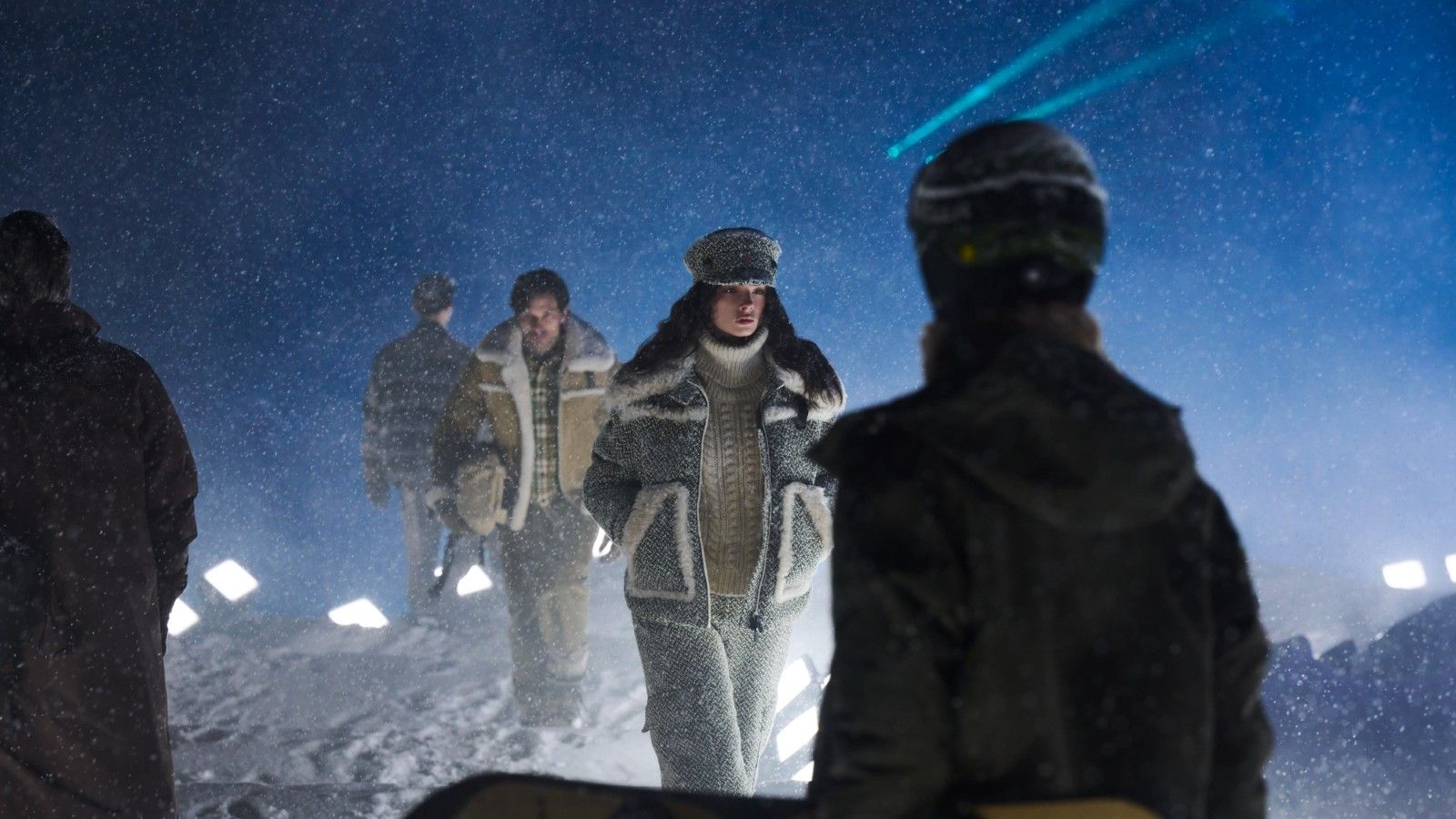Per Moncler Grenoble, alta moda e alta quota sono la stessa cosa Lo show FW25 di Moncler Grenoble è stato forse il più faraonico mai imbastito dal brand | Image 559365