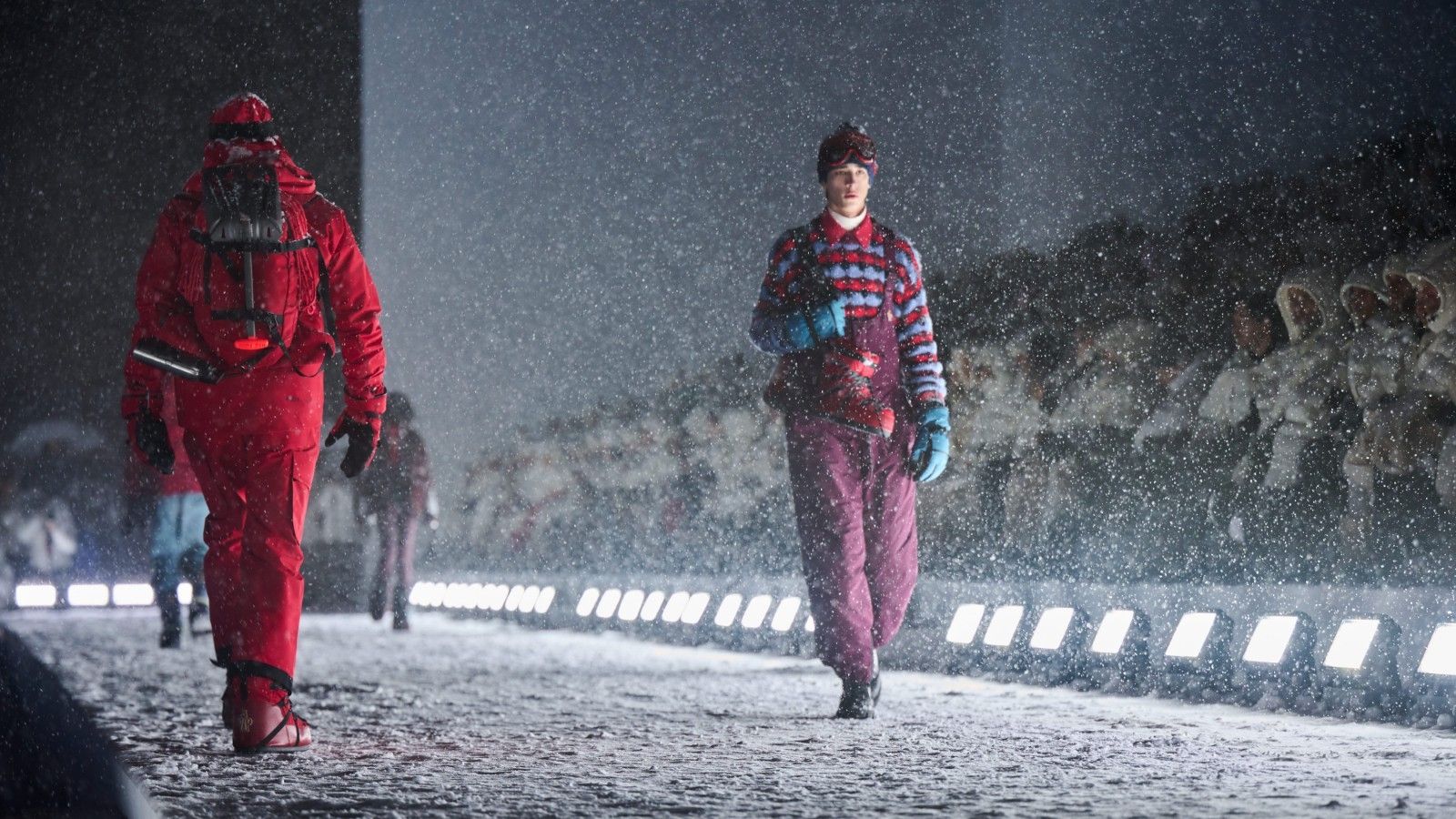 Per Moncler Grenoble, alta moda e alta quota sono la stessa cosa Lo show FW25 di Moncler Grenoble è stato forse il più faraonico mai imbastito dal brand | Image 559360