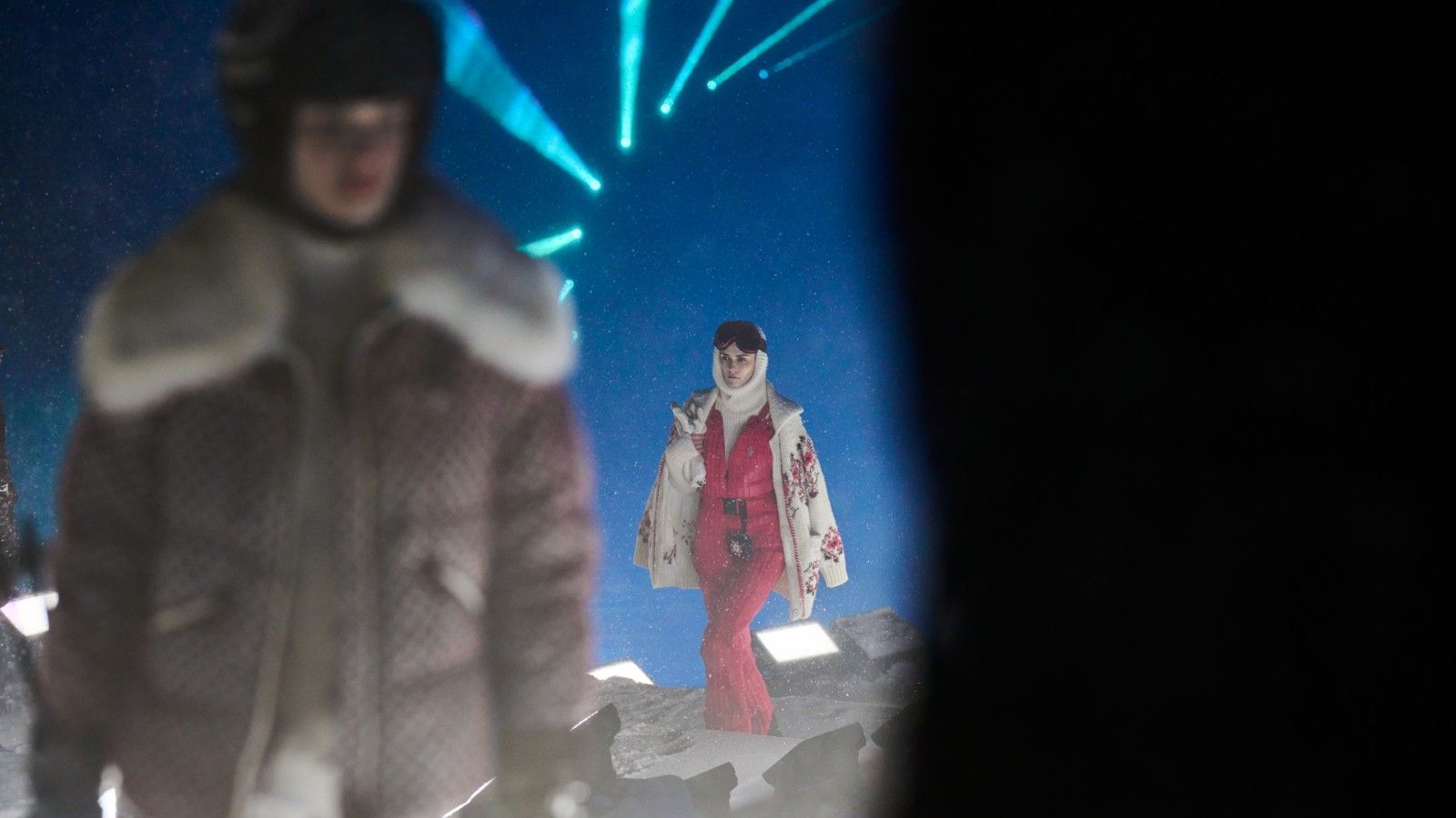 Per Moncler Grenoble, alta moda e alta quota sono la stessa cosa Lo show FW25 di Moncler Grenoble è stato forse il più faraonico mai imbastito dal brand | Image 559359