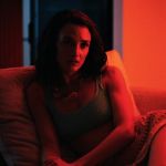 How to achieve Aimee Lou Wood's glittery eyes in The White Lotus You only need three products | Image 559908