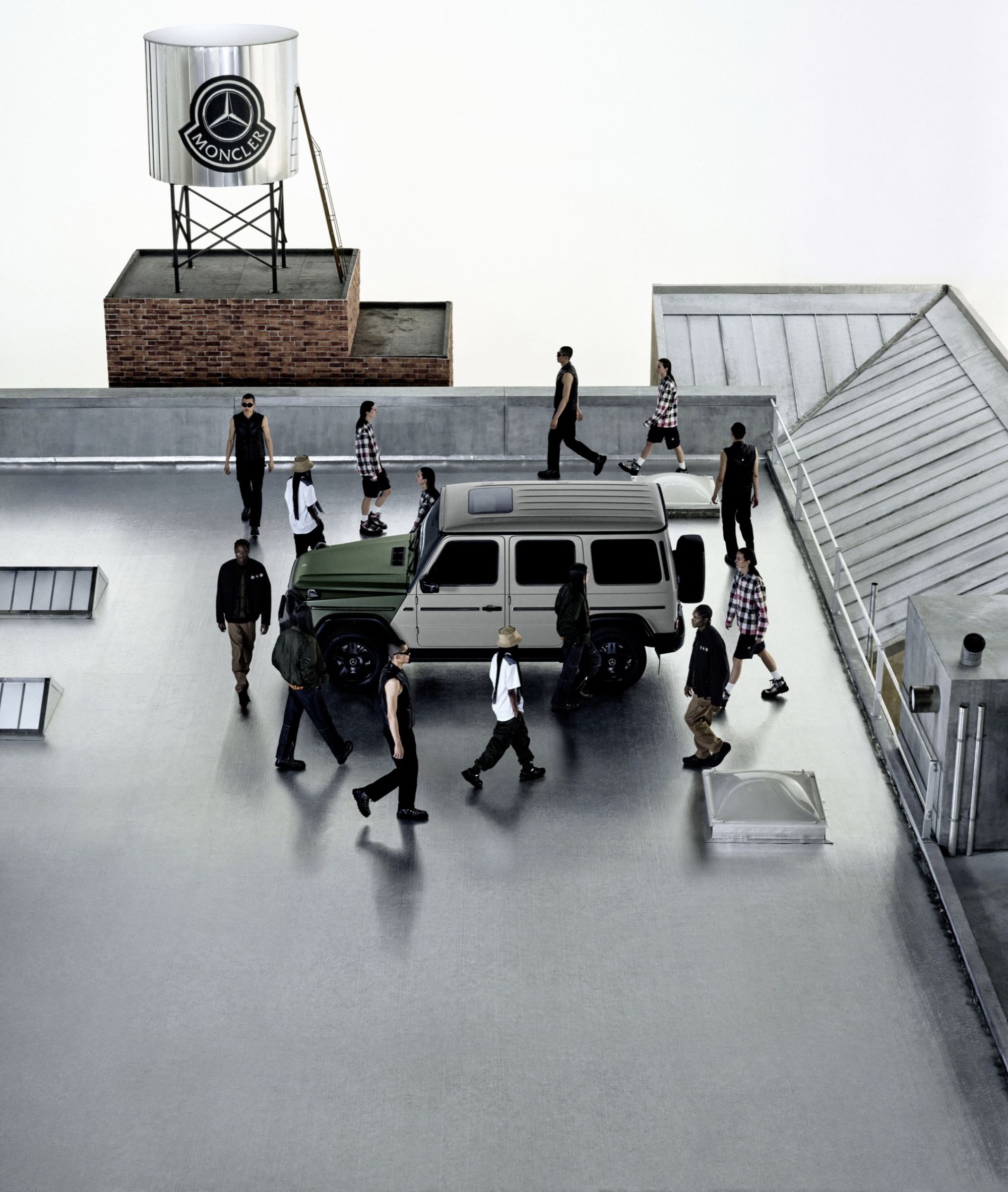 La nuova collab tra Mecedes-Benz e Moncler è disegnata da Nigo Tra design, arte e moda e l'influenza della cultura hip-hop anni 90 | Image 562010