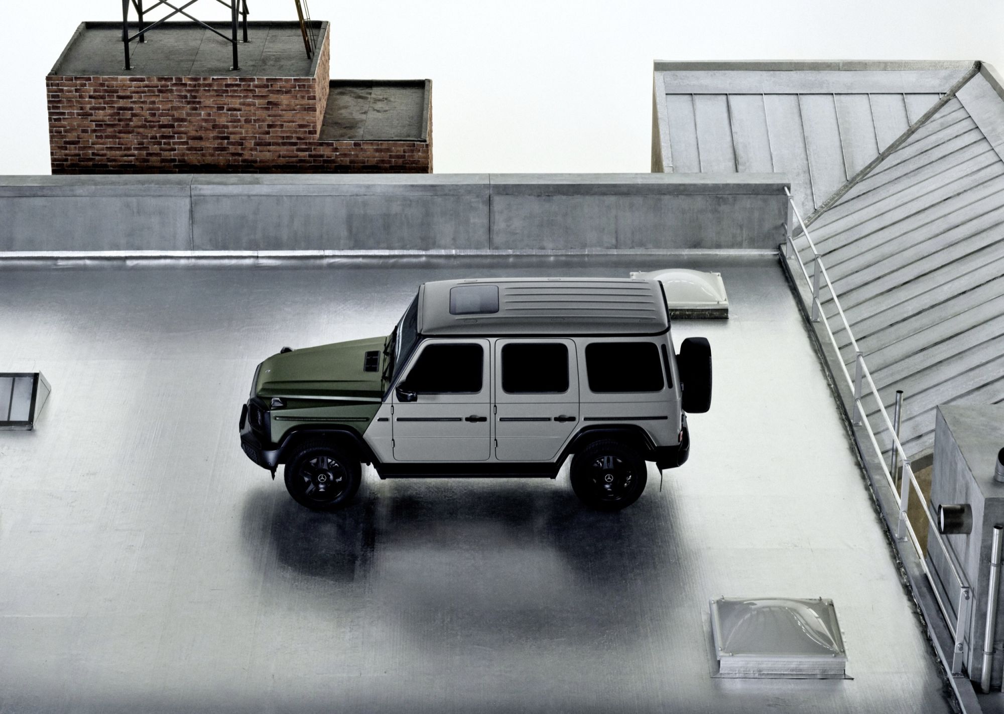 La nuova collab tra Mecedes-Benz e Moncler è disegnata da Nigo Tra design, arte e moda e l'influenza della cultura hip-hop anni 90 | Image 562001