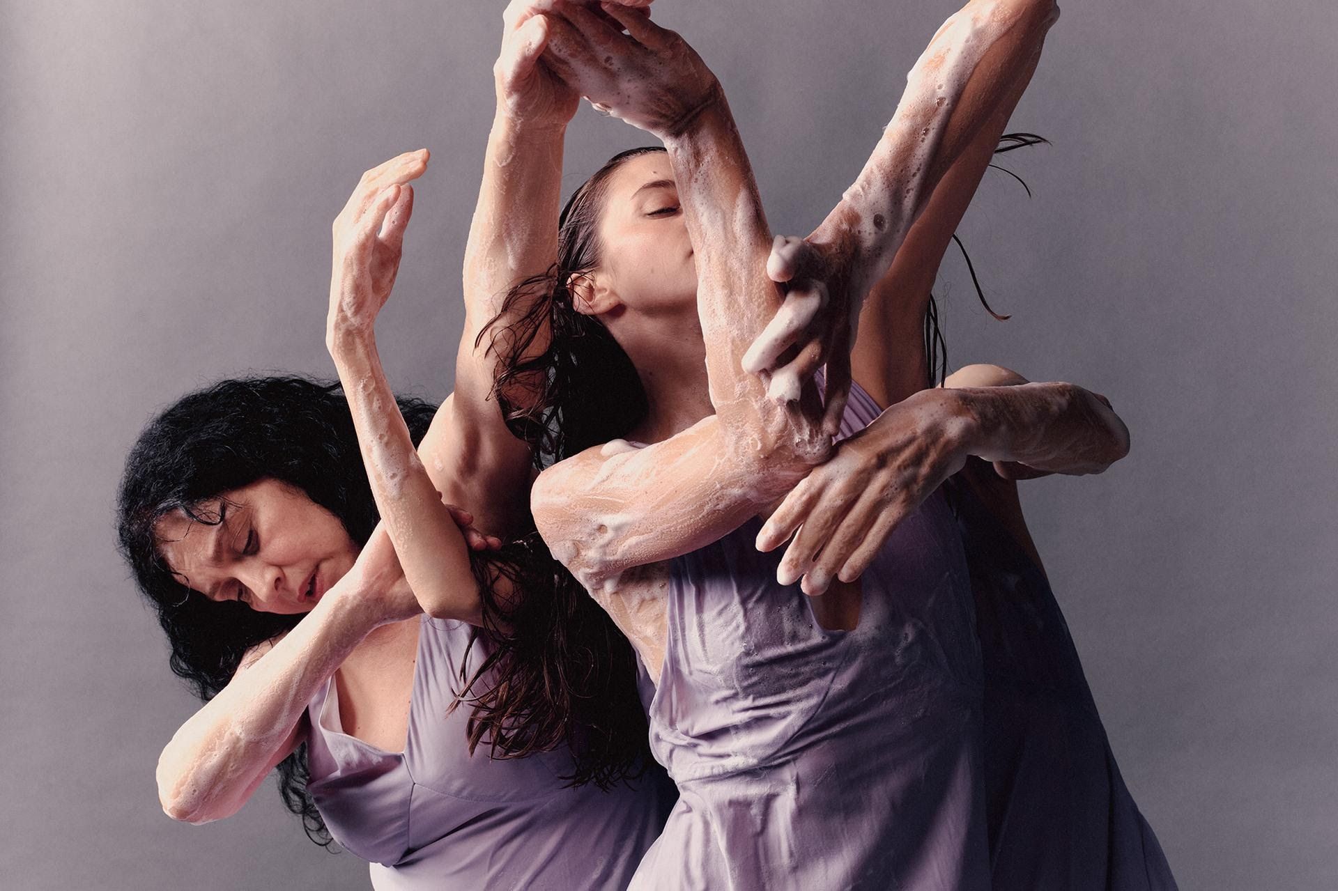 Aesop launches Eleos Nourishing Body Cleanser The first body cleansing milk from the brand, a true luxury treatment for the skin | Image 562201