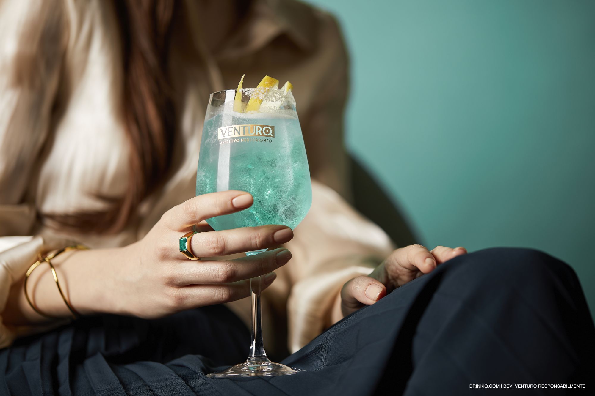 VENTURO Aperitivo Mediterraneo tinge di blu i migliori locali in 10 città italiane Il distillato che porta il rituale dell’aperitivo a un livello superiore dà vita a un calendario di eventi esperienziali nei migliori cocktail bar italiani | Image 563240