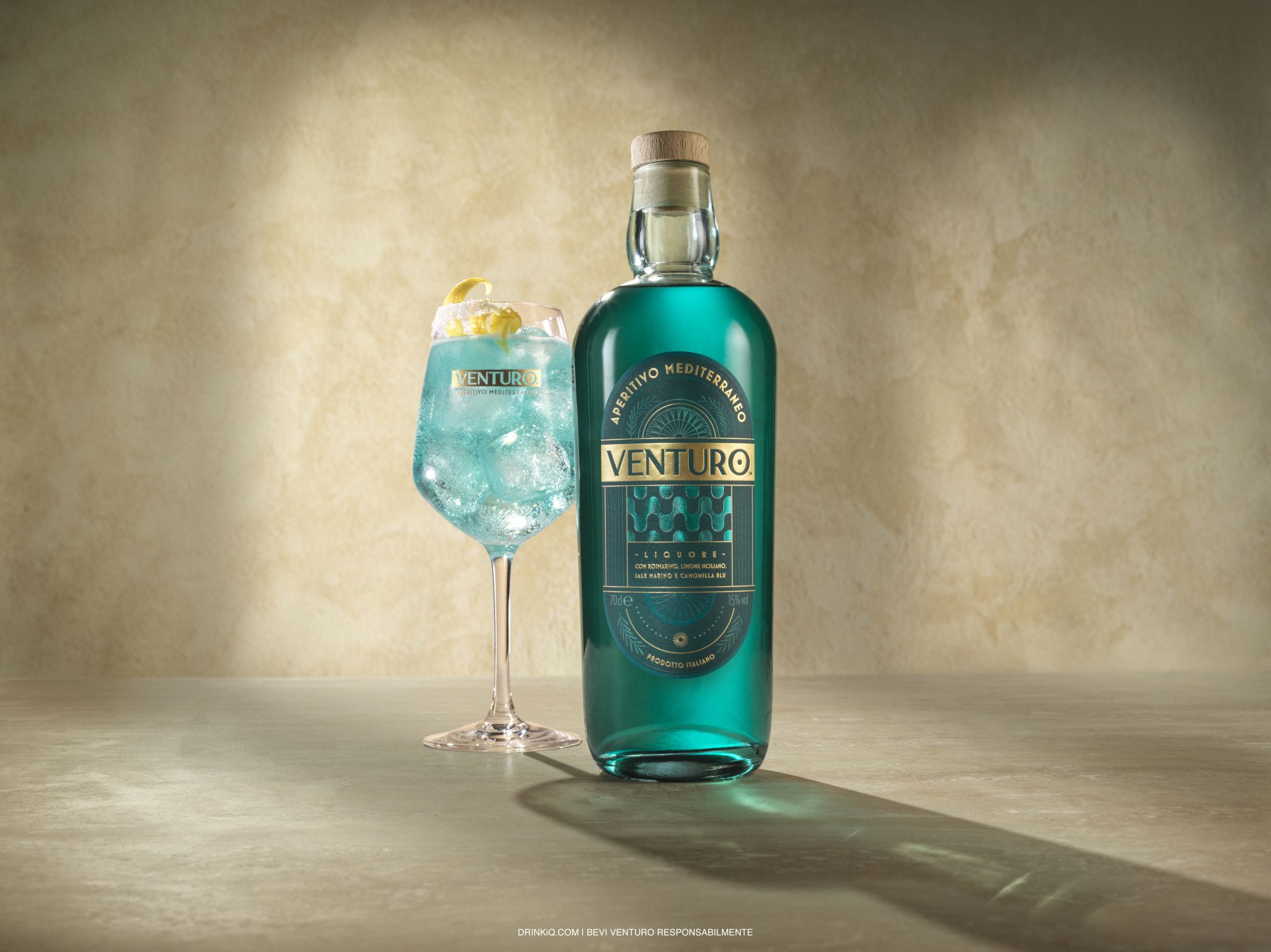 VENTURO Aperitivo Mediterraneo tinge di blu i migliori locali in 10 città italiane Il distillato che porta il rituale dell’aperitivo a un livello superiore dà vita a un calendario di eventi esperienziali nei migliori cocktail bar italiani | Image 563238