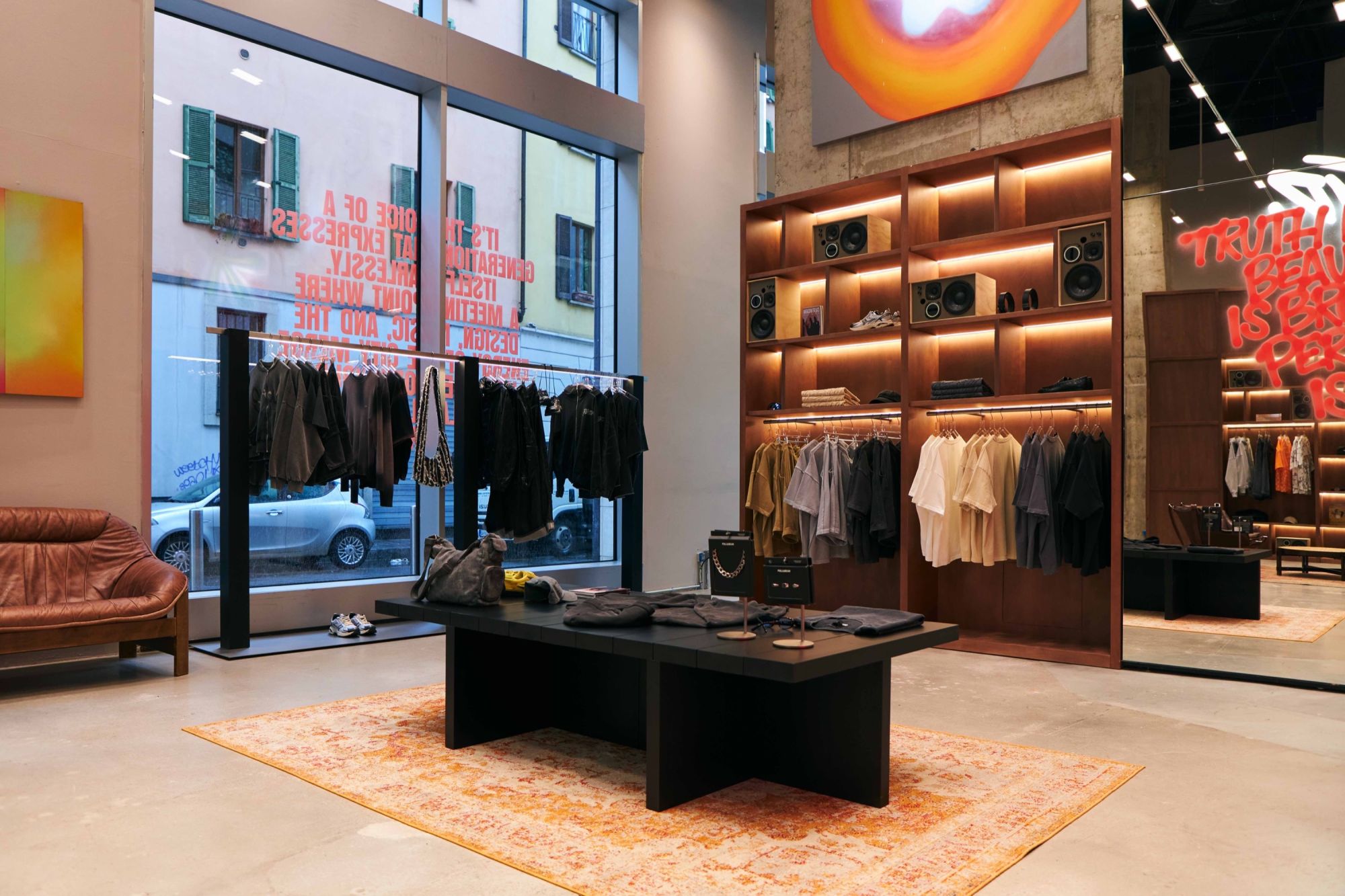 Pull&Bear apre il primo negozio di STWD al mondo a Milano Il pop-up sarà in Via Capelli per due mesi, a partire dal 17 aprile | Image 563756