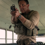 È uscito il sequel di The Accountant Ben Affleck riprende il ruolo di Chris Wolff accanto al “fratello” Jon Bernthal