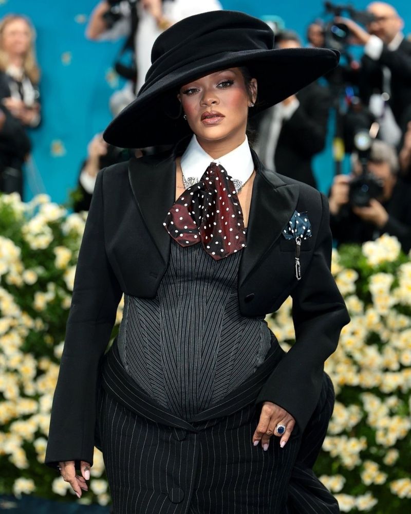 Miley Cyrus Stuns at the 2025 Grammy Awards, image size:800x1000