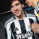 La nuova Home jersey del Newcastle firmata adidas Le celebri strisce bianche e nere assumono un nuovo aspetto