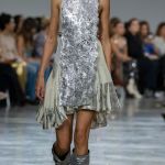 Metallic is the sizzling (and surprisingly versatile) trend for spring/summer 2025 Quicksilver on the skin, but also gold, bronze, and metallic finishes | Image 567635