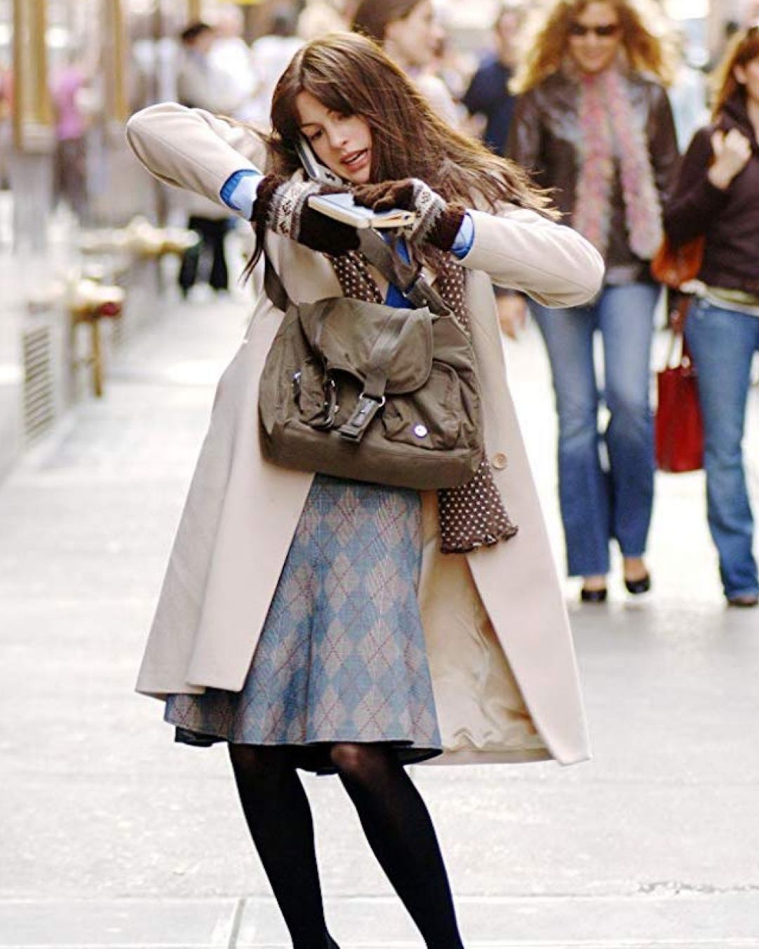 Paris est-elle vraiment le bon endroit pour démarrer une carrière dans la mode ?  Malgré son aura intemporelle, Paris cache une réalité moins glamour pour les aspirants travailleurs de la mode