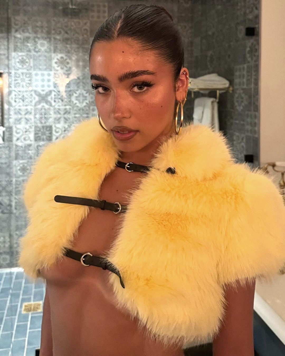 Il bronze goddess make-up ci fa brillare anche in città Per una pelle abbronzata e luminosa da sfoggiare nelle serate estive