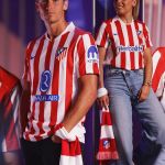 L'Atletico Madrid torna al passato con la nuova maglia Home Un design nettamente più clean rispetto a quello della scorsa stagione