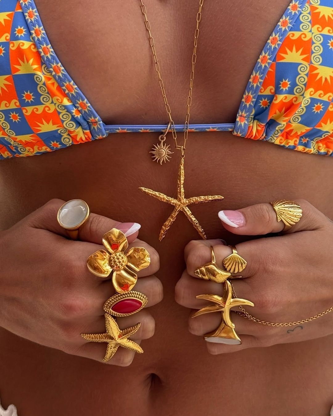 The perfect jewelry trends for summer 2025 Between marine inspirations, bright colors, flowers and lucky animals