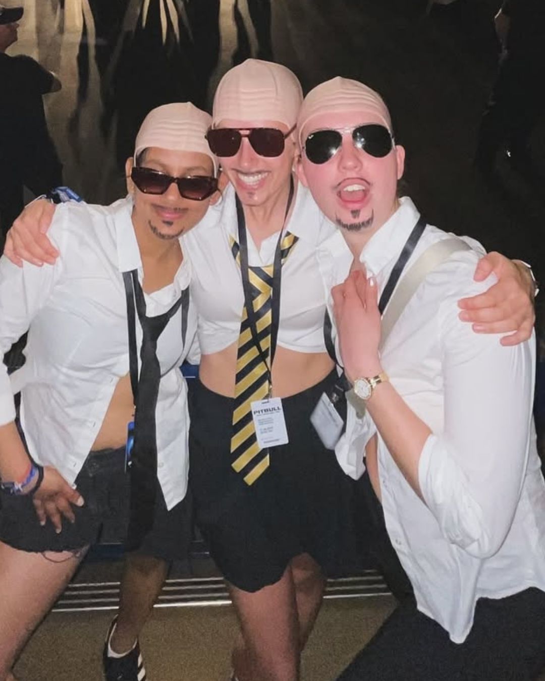 In 2025, cool girls wear a fake bald head in honor of Pitbull. A phenomenon to be observed.