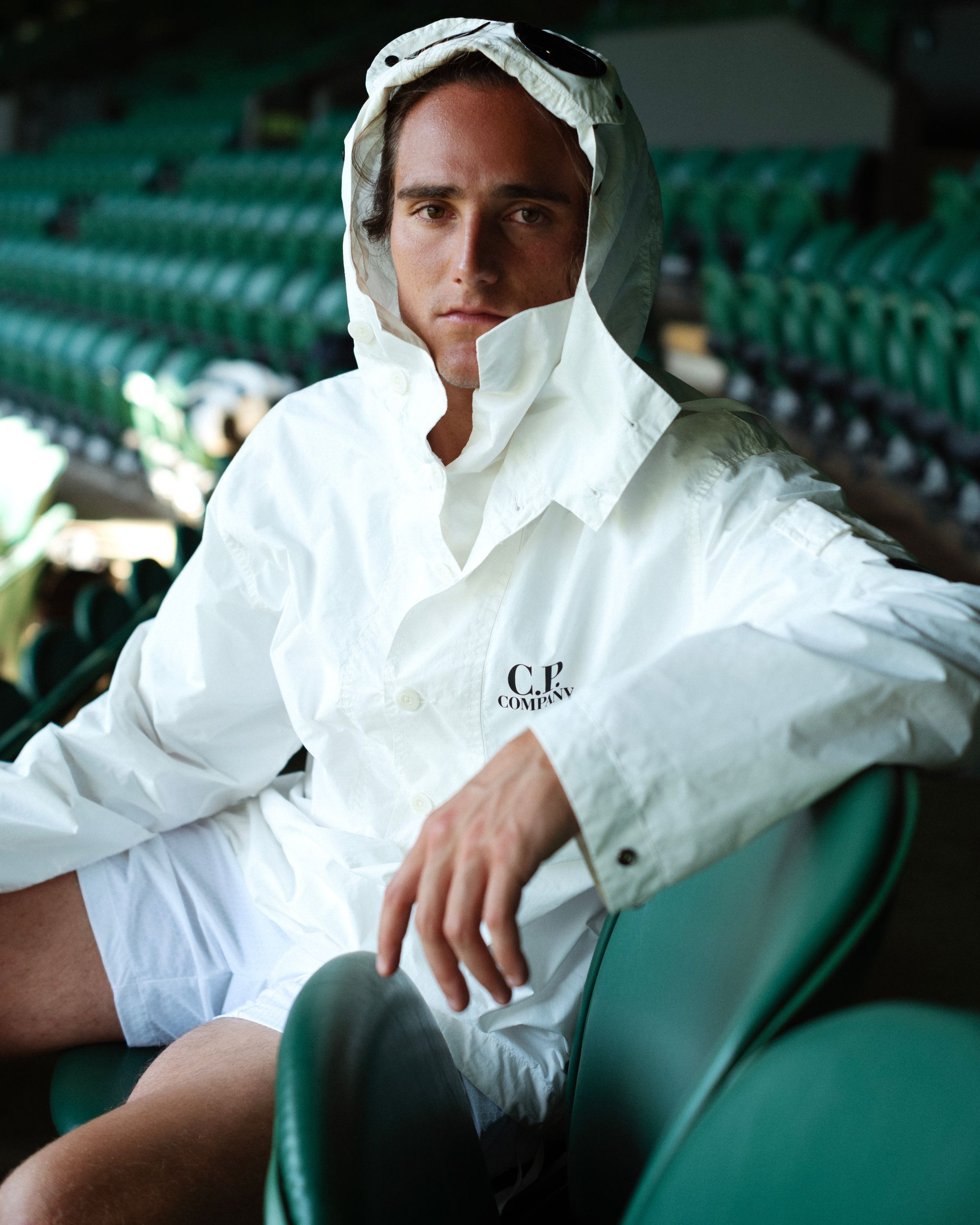 Mattia Bellucci porta C.P. Company sui campi di Wimbledon Una collezione speciale per il torneo di tennis più prestigioso