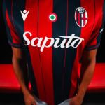 La nuova Home jersey del Bologna con la patch della Coppa Italia Per il venticinquesimo anno consecutivo è firmata da Macron
