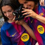 La nuova Home jersey del Barcellona unisce tradizione e innovazione Nike ha reinterpretato ancora una volta il pattern delle strisce blaugrana