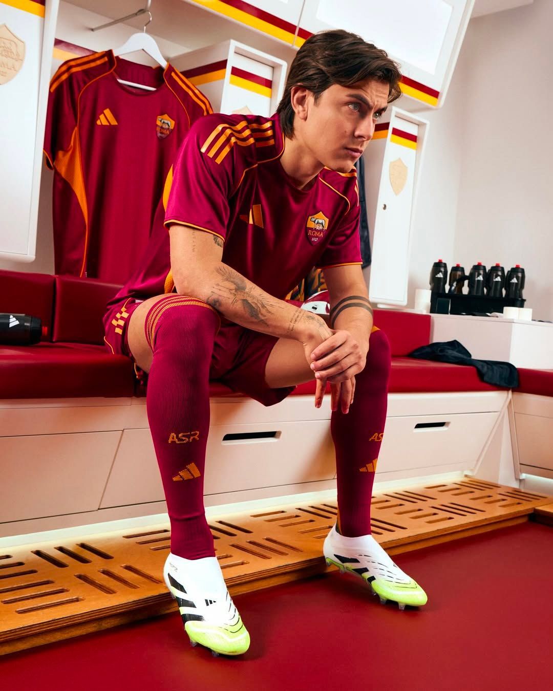 La nuova Home jersey della Roma per la stagione 2025/26 Anche all&apos;Olimpico si vedrà il Teamgeist