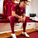 La nuova Home jersey della Roma per la stagione 2025/26 Anche all'Olimpico si vedrà il Teamgeist