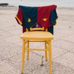 Il logo del Genoa è stato scomposto sulla nuova Home jersey Con i dettagli in giallo Kappa strizza l'occhio al passato
