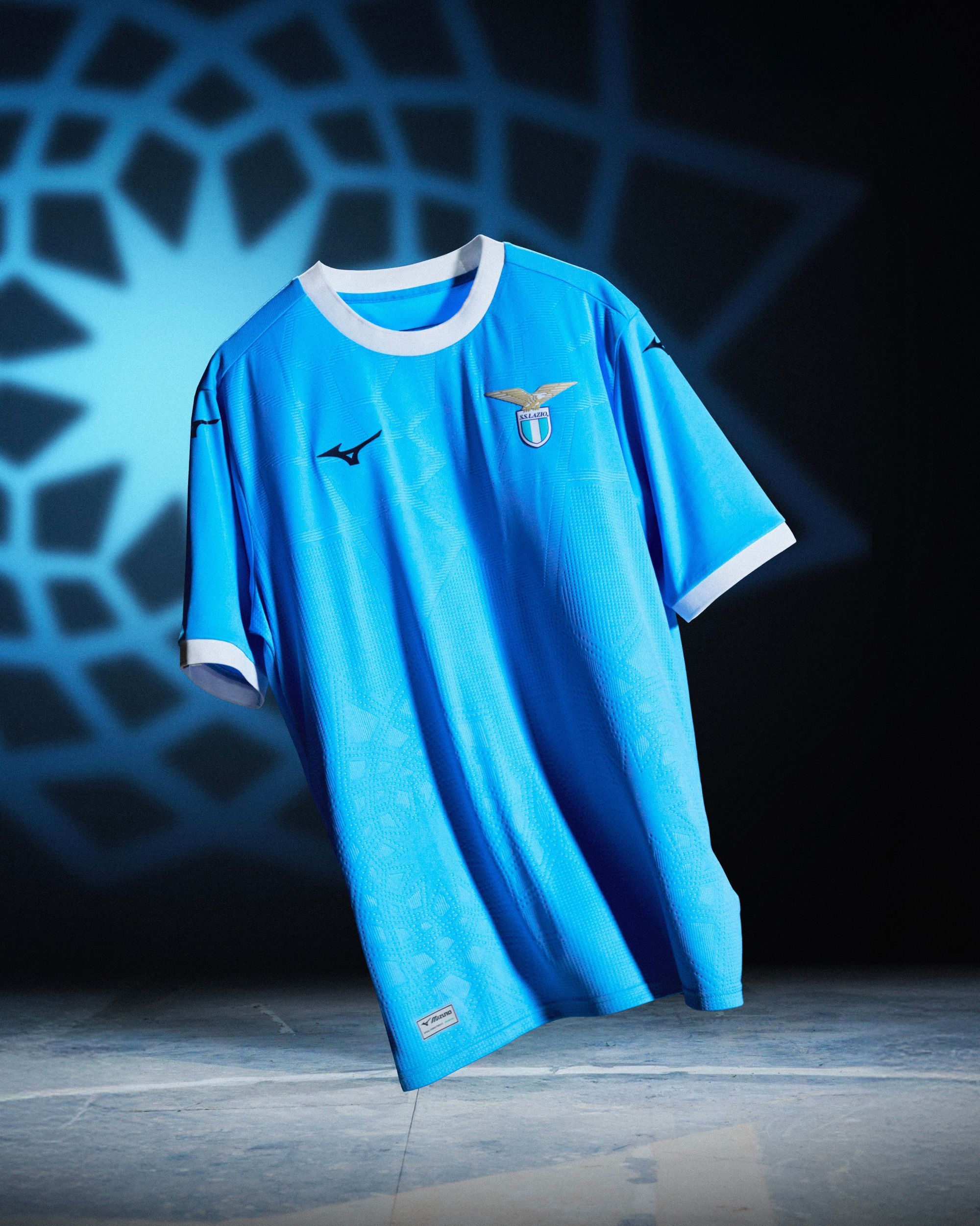 Piazza del Campidoglio sulle nuove maglie Home e Away della Lazio Una produzione firmata Mizuno