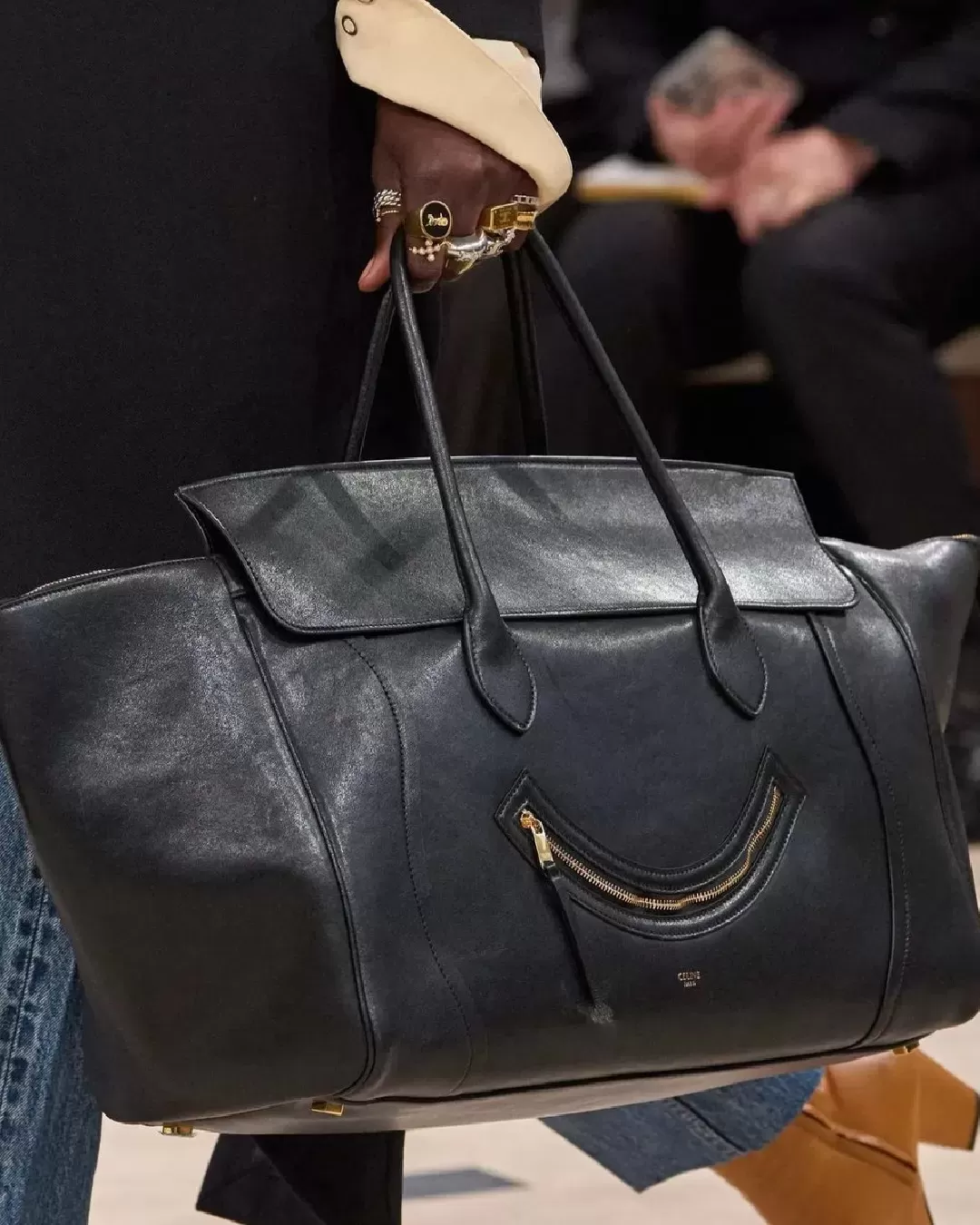 Cosa fa di una borsa una it-bag?  E perché alcune, infallibilmente, ritornano