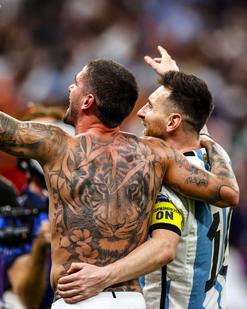 justinbieber @neymarjr it's seems like there tattoo looks alike, image size:800x1000