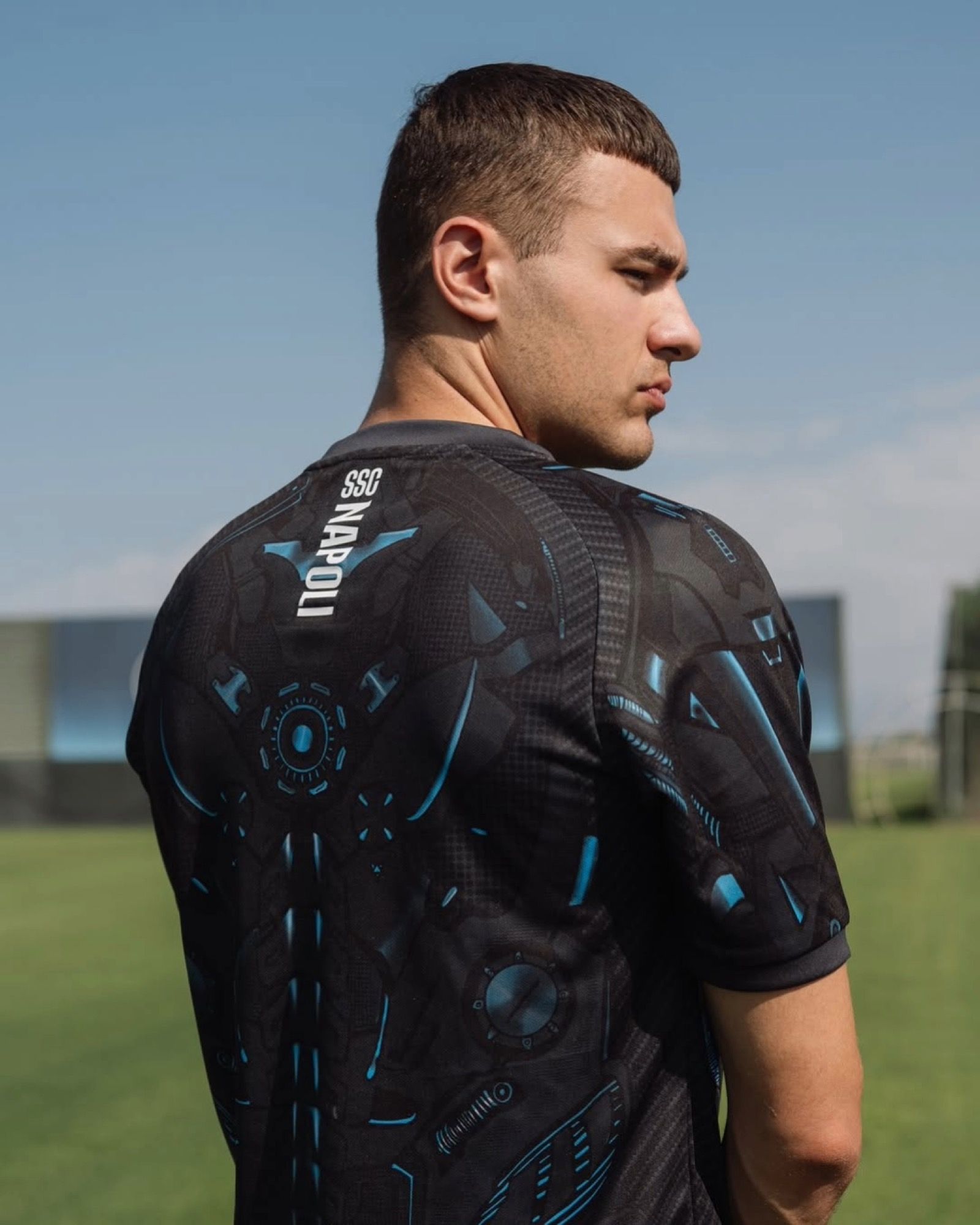 I calciatori del Napoli sono diventati Robert Downey Jr. Con il nuovo kit d&apos;allenamento