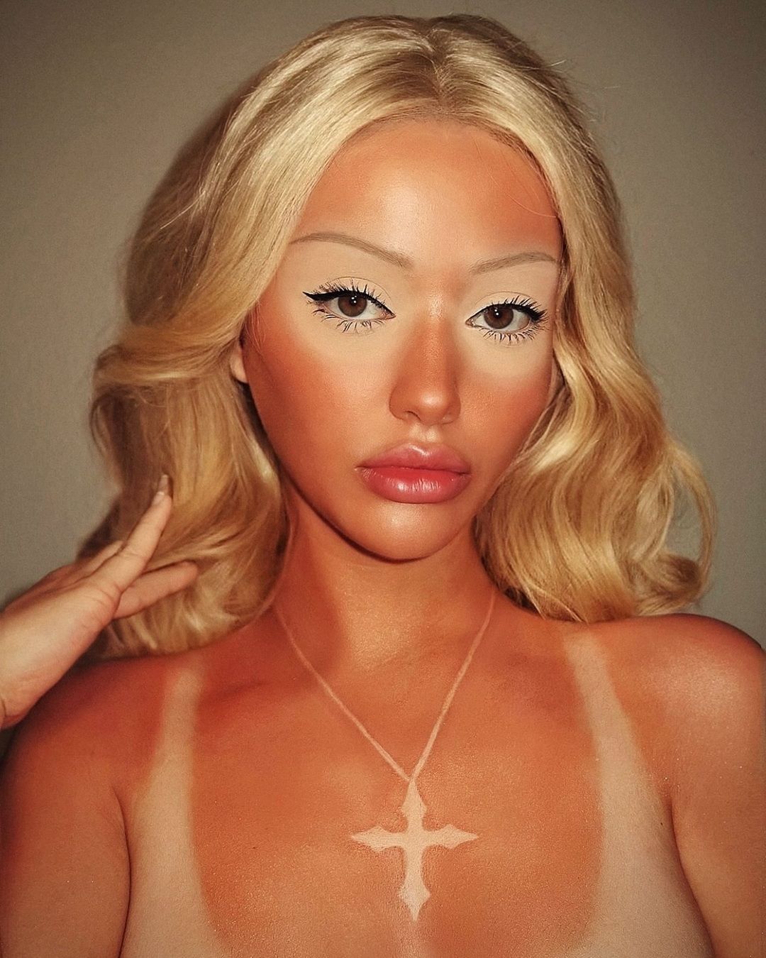 Sunburn and fake tan lines are the latest make-up obsession at TikTok Do we really want to romanticize sun damage, even if only in a fictitious way?
