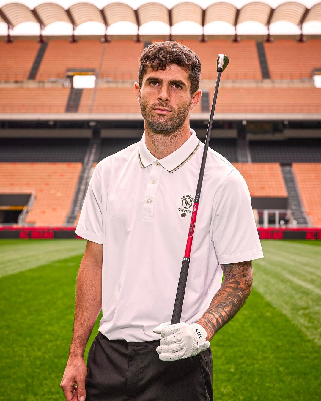 Football has fallen in love with golf More and more clubs have created their own collections