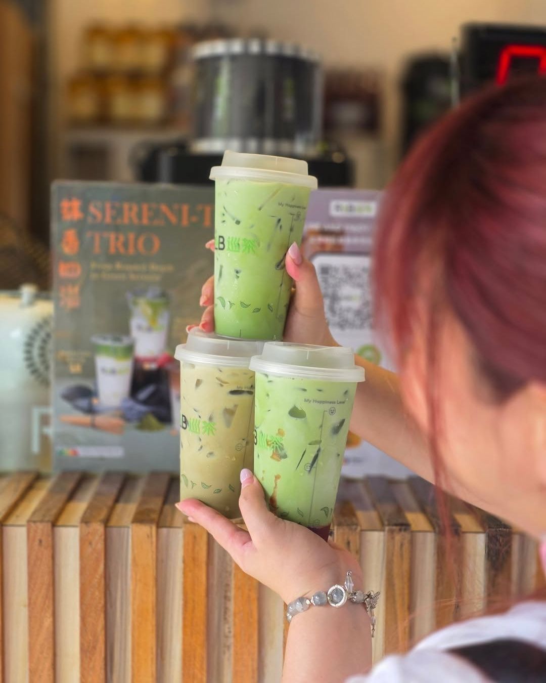 We are crazy for hojicha latte We are white and we like to drink Asian drinks, we live in a big city and we are victims of fetish objects and status symbols