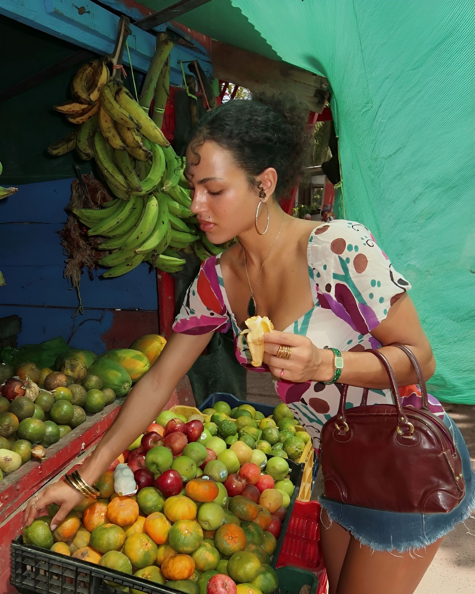 I profumi dalle note tropicali prolungano le nostre vacanze Le fragranze che ti trasportano direttamente in spiaggia con una piña colada in mano