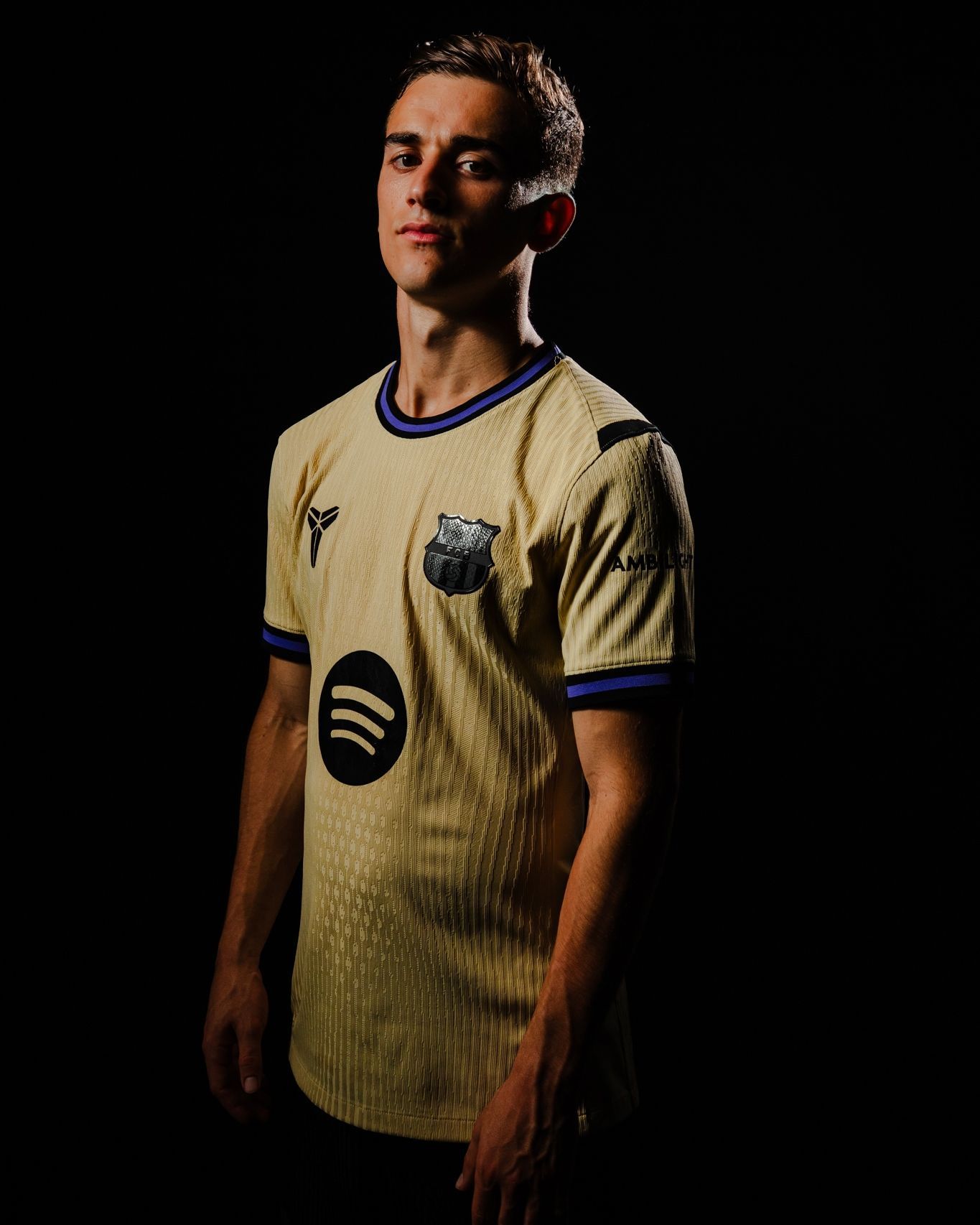 Il nuovo Away kit del Barcellona dedicato a Kobe Bryant La Mamba Mentality debutta ufficialmente su un campo da calcio