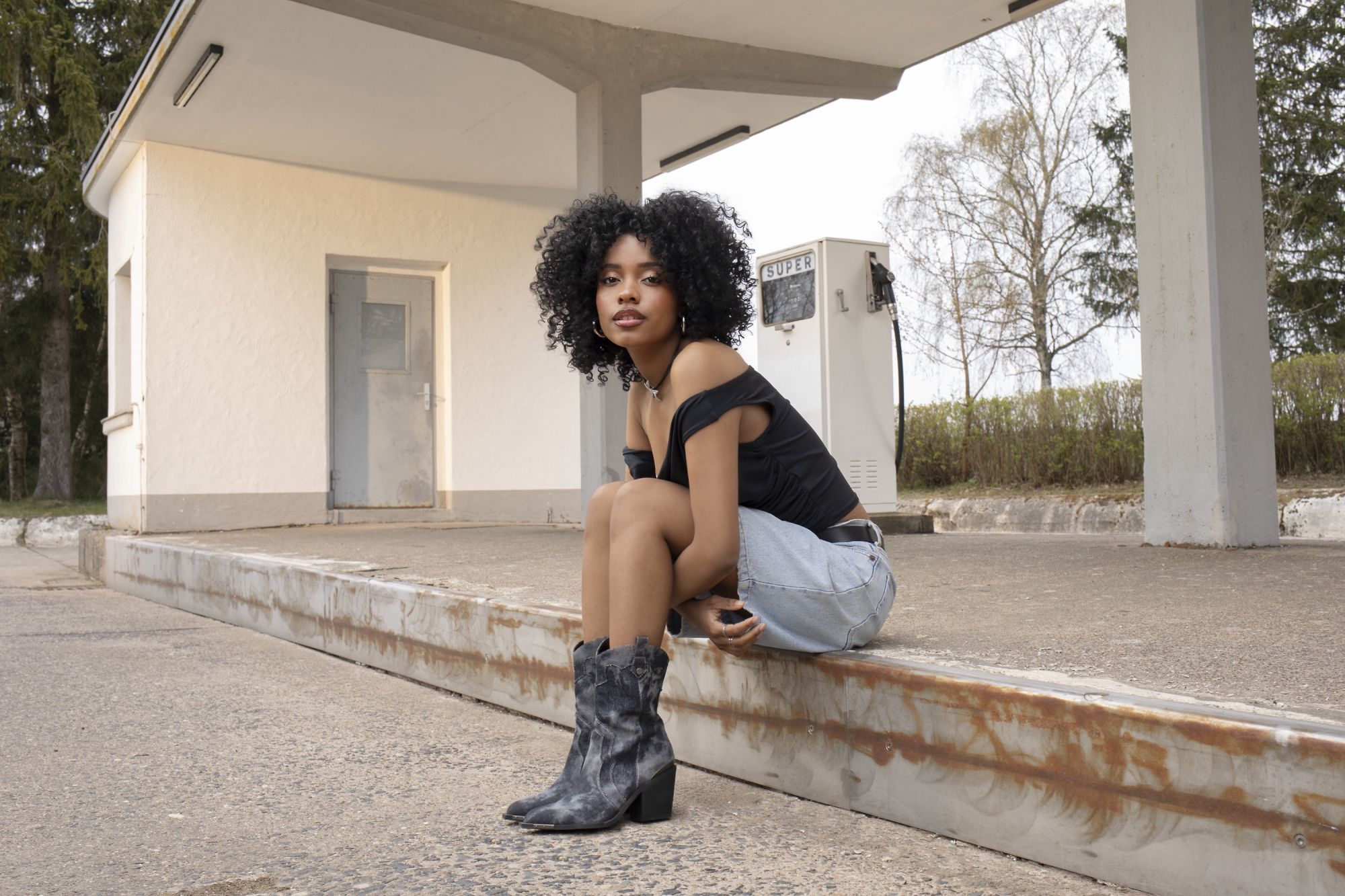 Buffalo celebra la stagione dei festival con la SS25 La campagna immortala lo spirito libero e irriverente dell'estate | Image 576457