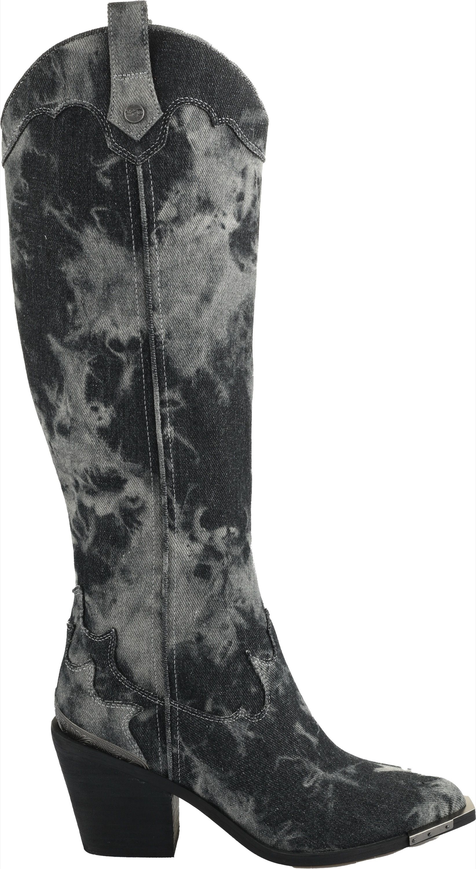 Buffalo celebra la stagione dei festival con la SS25 La campagna immortala lo spirito libero e irriverente dell'estate | Image 576452