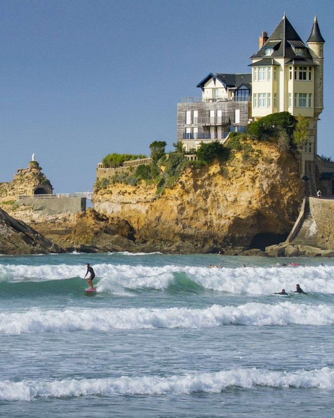 What does the surf culture look like in France?  Spoiler: it is soft, welcoming, and respectful