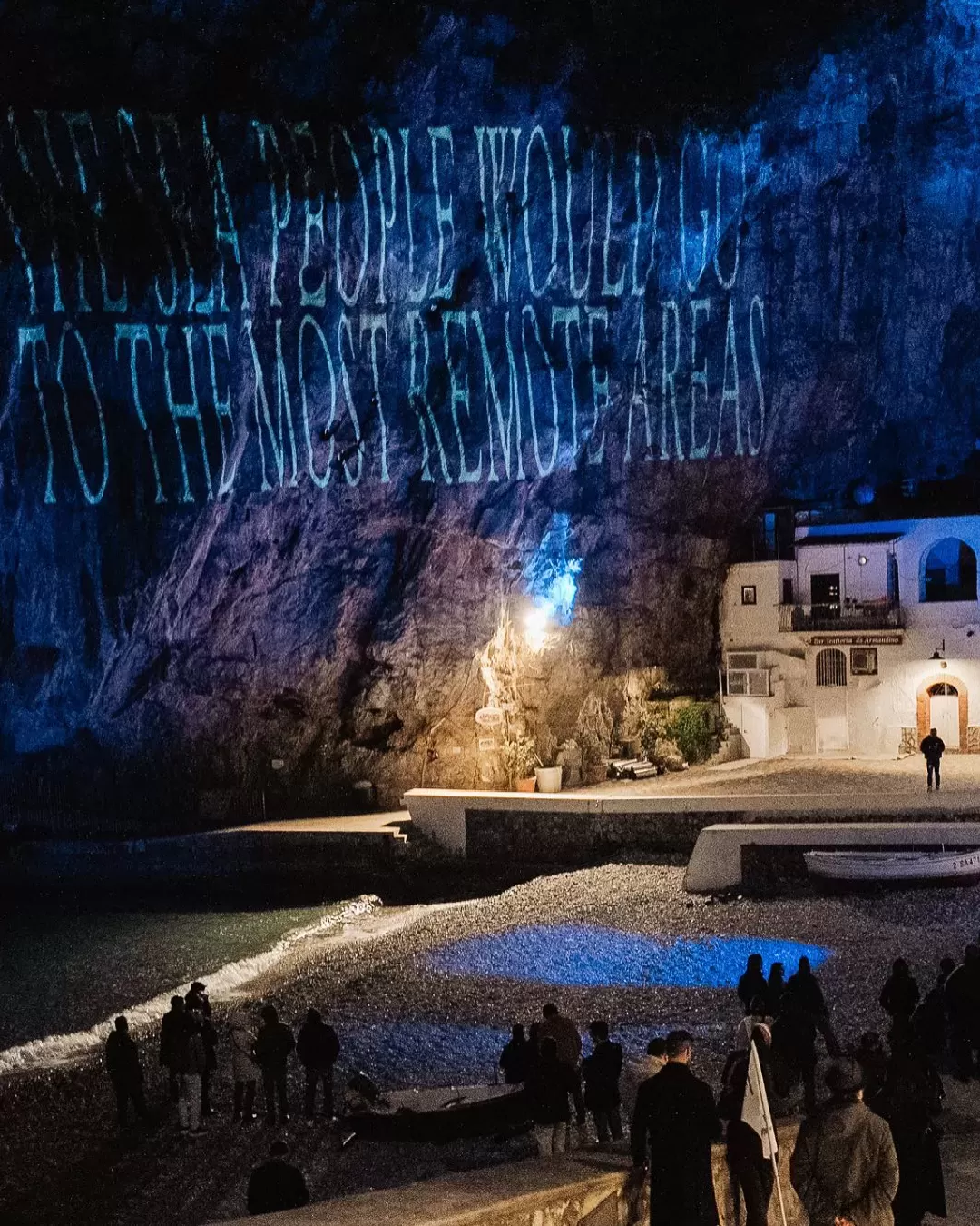 5 exhibitions by the sea not to be missed in Italy In summer, embrace art and don&apos;t put it aside