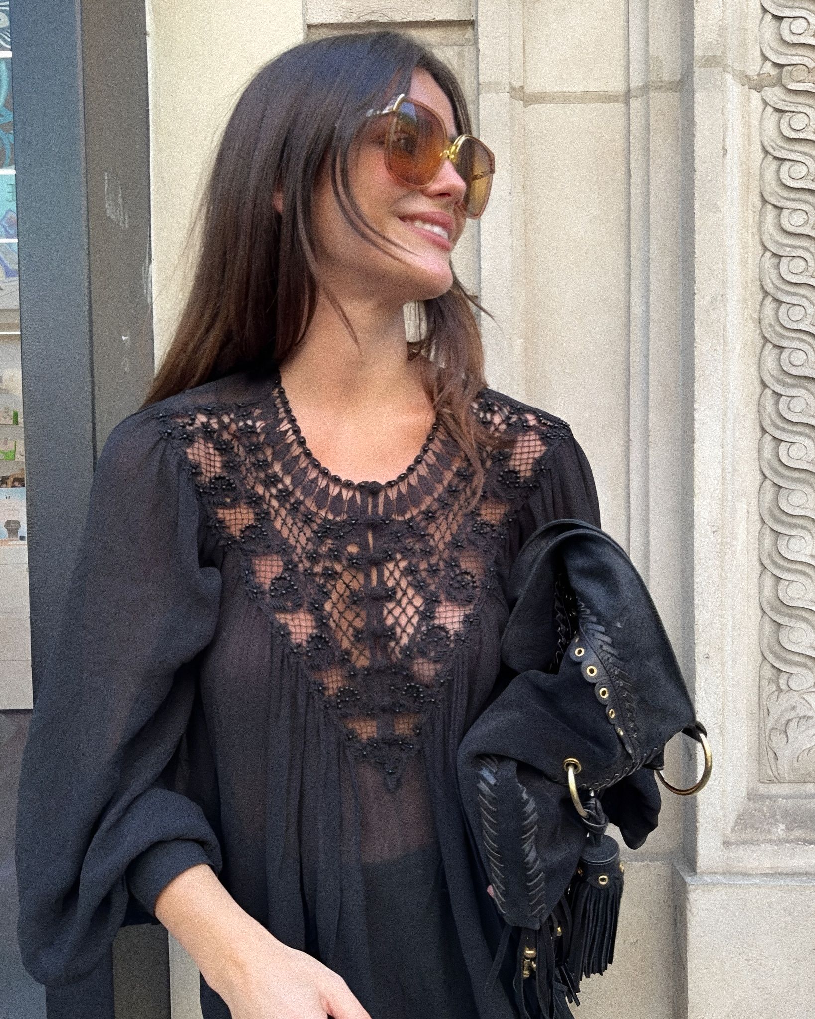 Hair removal and tanning: how to peacefully coexist with razors and UV rays All the essential steps to have smooth and tanned skin without surprises