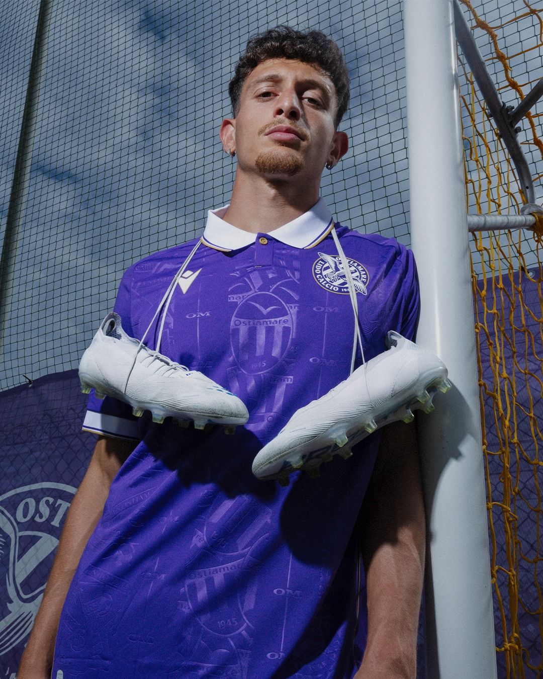 The new Ostiamare jerseys designed by Daniele De Rossi The exclusive signature of the club president on the Macron jerseys