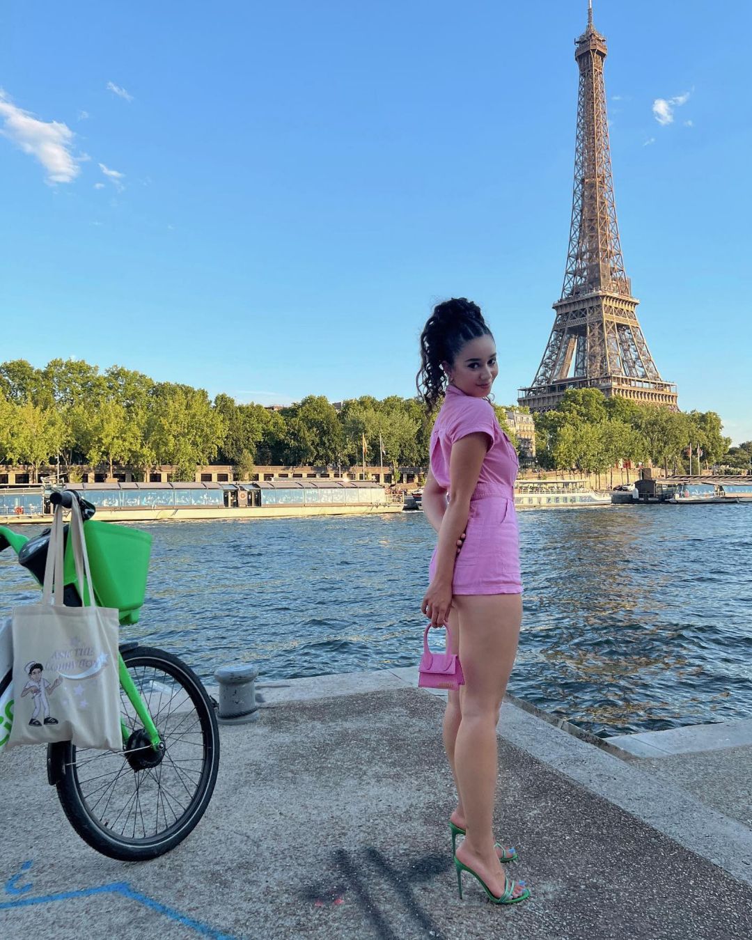 Paris serait-elle la nouvelle capitale européenne du vélo ? La ville lumière passe au vert, sur deux roues
