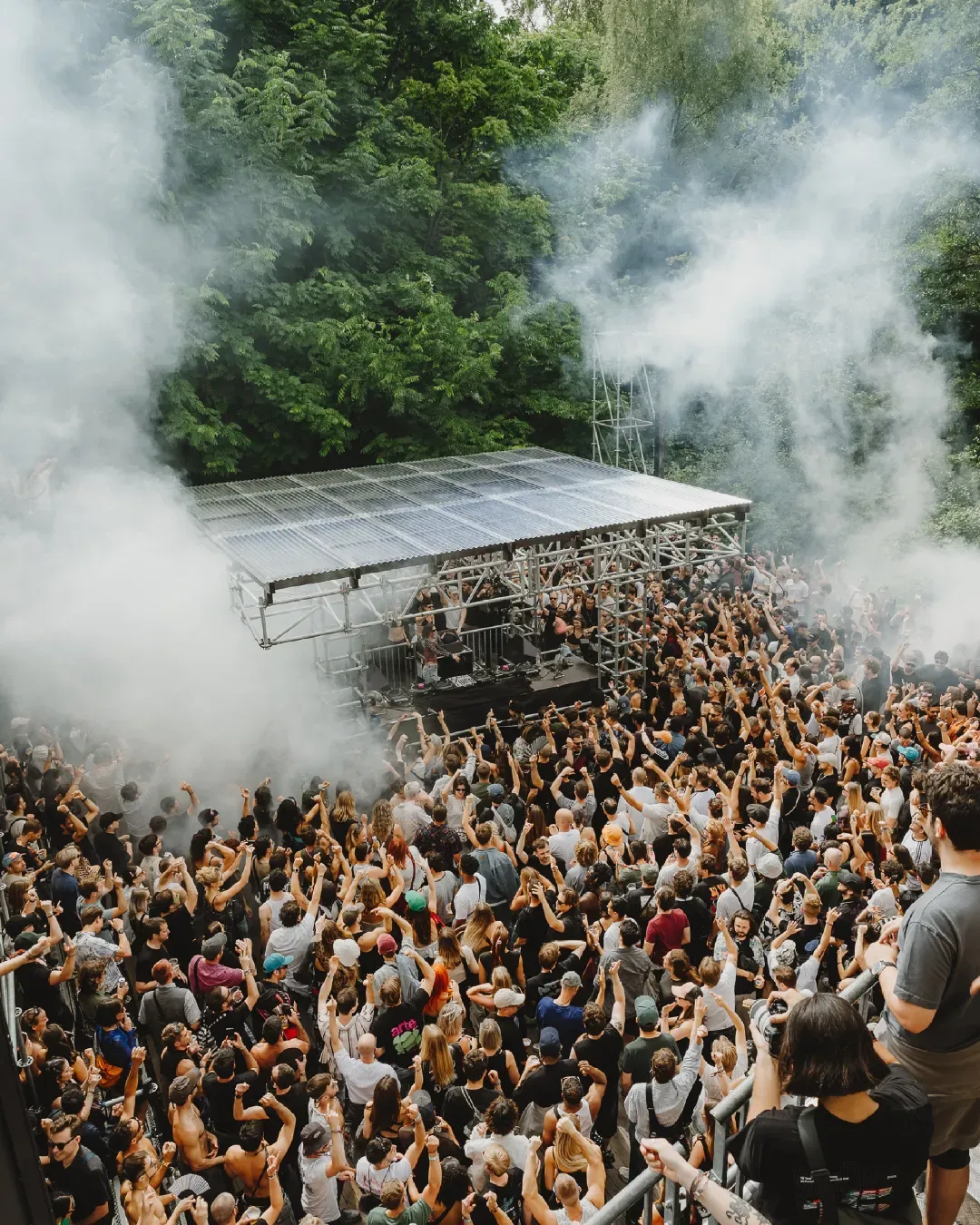 Dekmantel 2025 conferma la sua rilevanza nella curatela della musica elettronica Il festival di Amsterdam rimane un punto d’incontro per leggende underground e nuove promesse