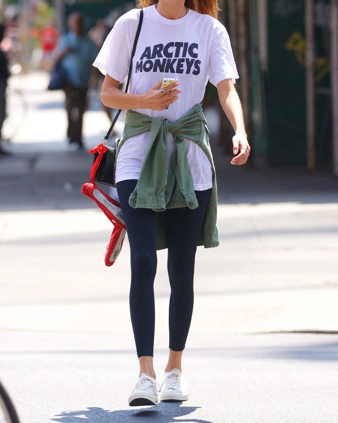 È la fine dei leggings, e adesso? Corpi meno fasciati e silhouette più libere: è davvero la fine della leggings-mania?