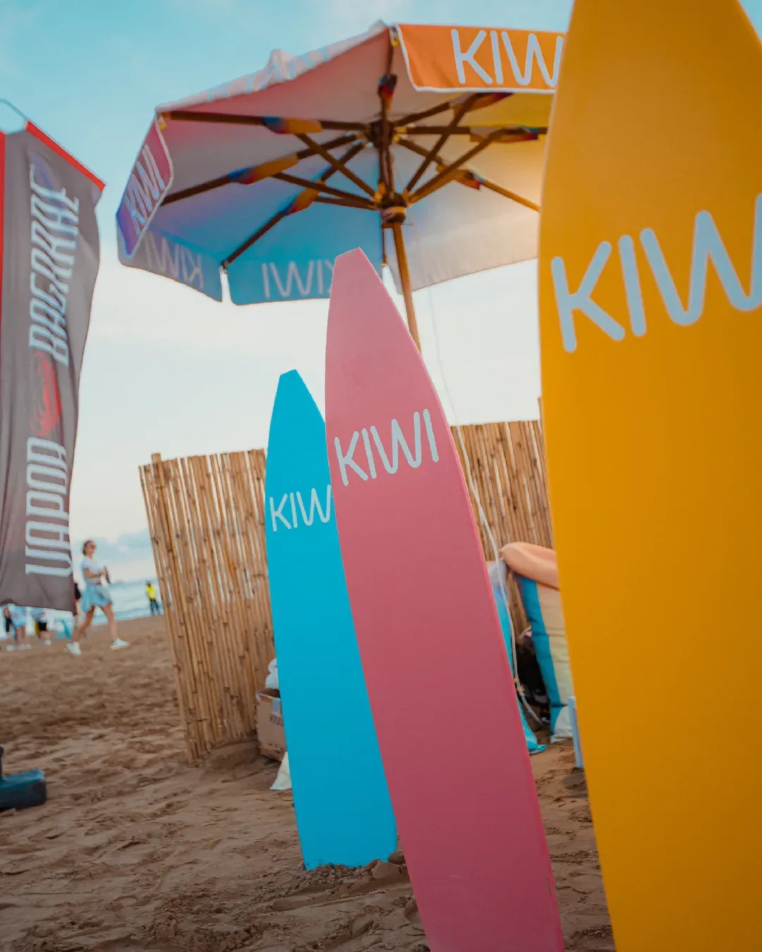 Zero rules for KIWI at the Jesolo Lighthouse The brand slipped into the most surreal party of the summer