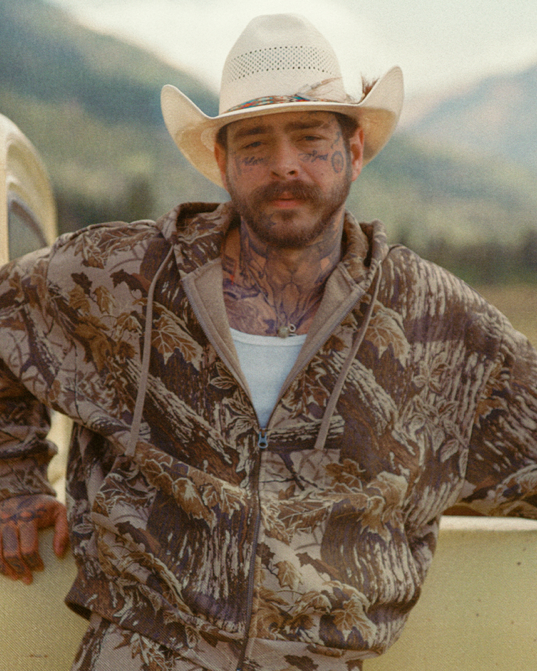 Avevamo bisogno dell&apos;ingresso di Post Malone nel fashion system? L&apos;ex rapper, ora cantante country, debutterà il suo nuovo brand alla PFW