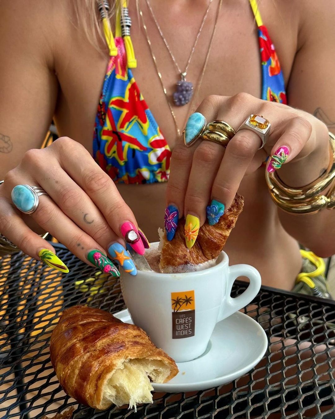 Tutta la verità sul ban dei gel per unghie: cosa cambia da settembre 2025 No, non è la fine di manicure e nail art