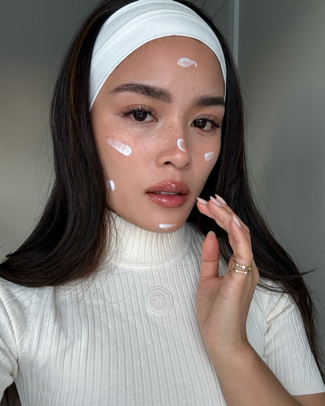 La doppia idratazione è il nuovo beauty secret giapponese Tutto sulla tecnica orientale a due fasi che rende la tua pelle nutrita e glowy